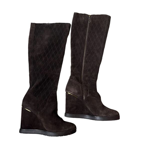 Donald
J. Pliner Cadi Brown Suede Wedge Boots, Size 7.5 - Picture 5 of 8